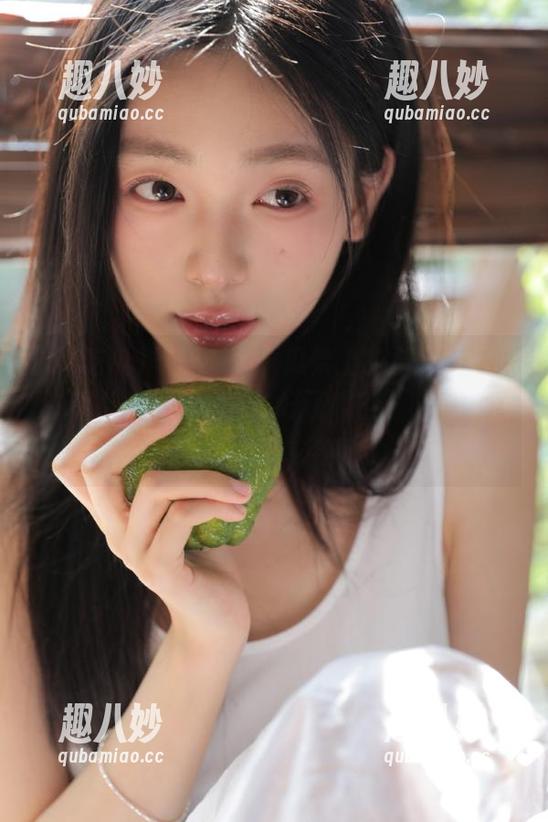 “快来观看瓜架上的那些重口味！51吃瓜网址你準备好了吗？”哎呀，这瓜我倒是有点期待