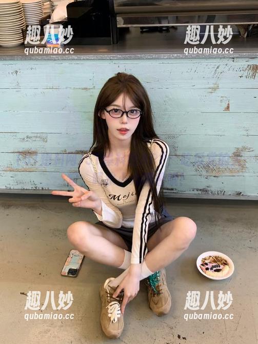 51爆料网APP：吃瓜党的天堂，喝水小心噎着哦！