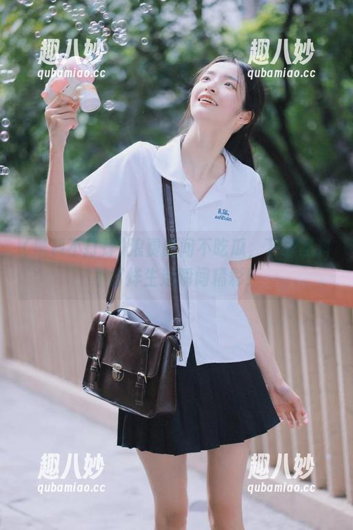 浪费时间不吃瓜，下载黑料不打烊生活瞬间精彩！